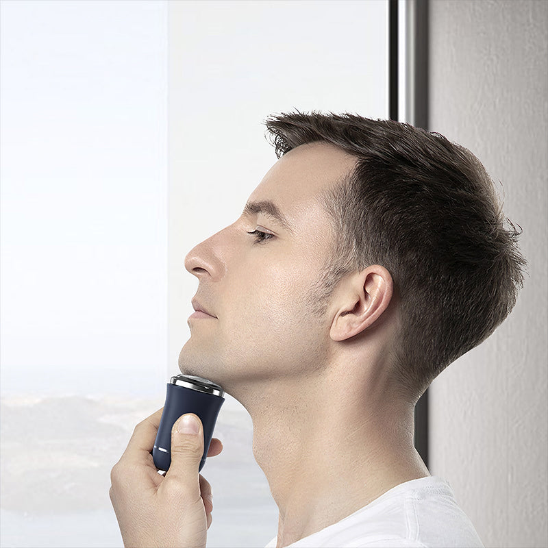 Traveller Mini shaver